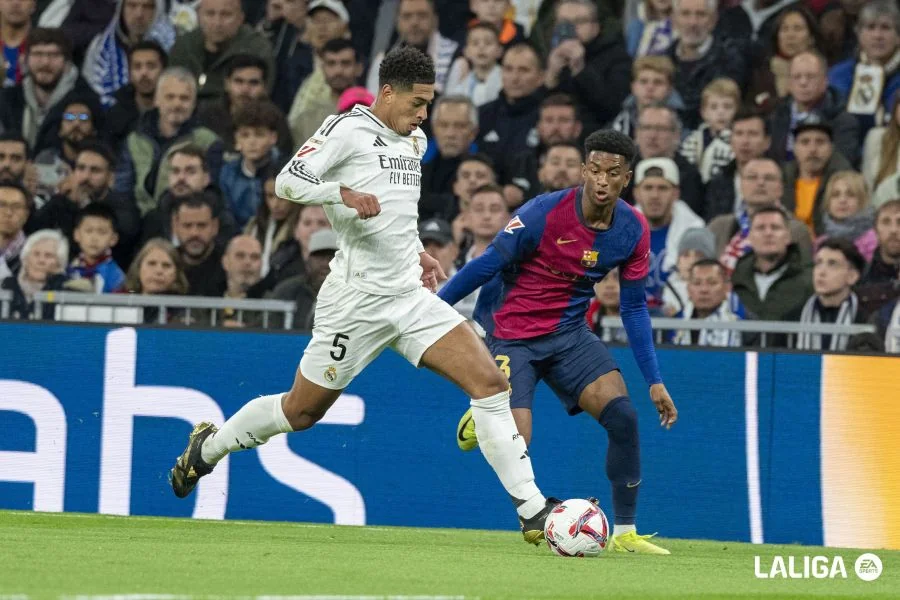 Real Madrid and Barcelona players contesting the ball in a La Liga Clásico