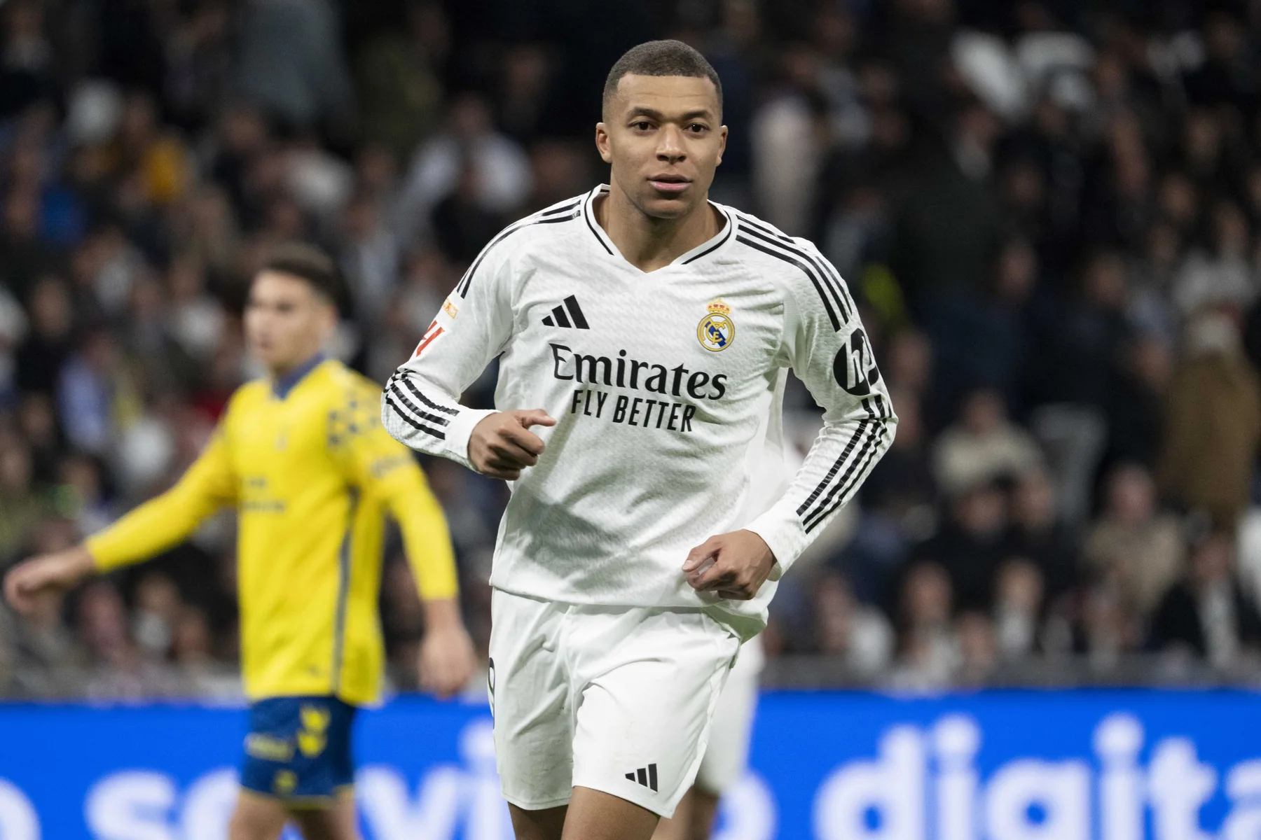 Kylian Mbappé carrying the ball for Real Madrid in La Liga