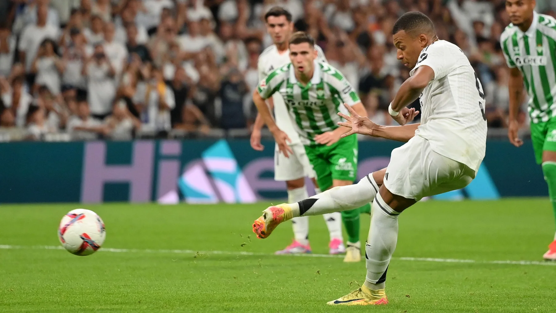 Real Madrid vs Real Betis Referee Controversy Explained: VAR, the Penalty and the Rules